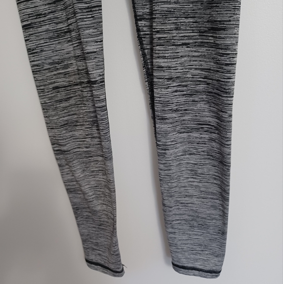 Aerie Chill Play Move Ombre Black And White Leggings - Picture 3 of 7